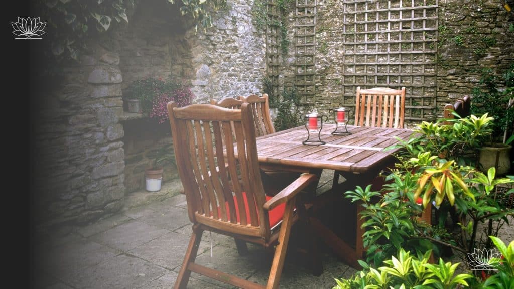 Explore innovative ideas for designing small town gardens in the UK. Learn tips for space optimisation, plant selection, and creating functional outdoor spaces.